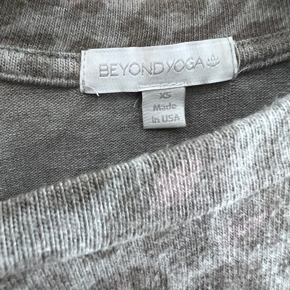 NWT Beyond Yoga Favorite Raglan Crew Pullover in Chai Cocoa Brown Leopard XS - Picture 11 of 14